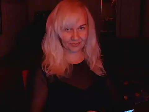 Snapshot of Ravelynni chatting on July 26, 2026, 4:03 pm Ravelynni online show from July 26, 2026, 4:03 pm