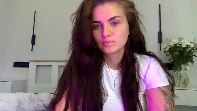 Snapshot of Violeya chatting on June 30, 2026, 9:42 am Violeya online show from June 30, 2026, 9:42 am