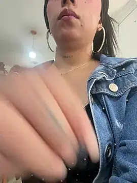 LilacNoir online show from August 3, 2026, 4:02 pm