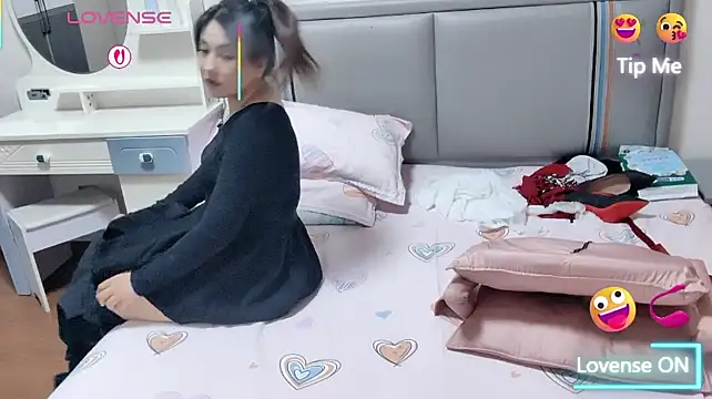 cutelyyyx online show from July 14, 2026, 4:02 pm
