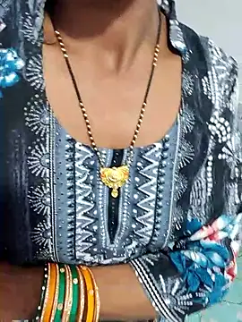 Queen nishu03 online show from June 29, 2026, 4:17 pm