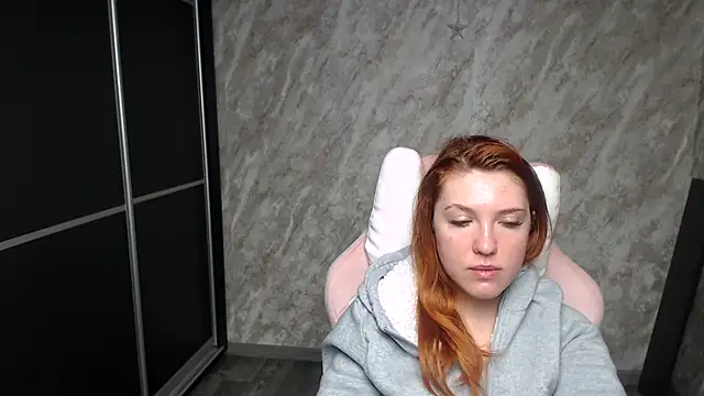 Reginasmilee online show from February 7, 2026, 12:24 pm