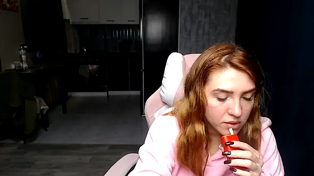 Reginasmilee online show from October 28, 2025, 12:44 am