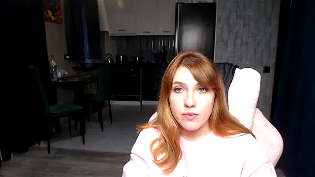 Reginasmilee online show from November 6, 2025, 1:37 pm