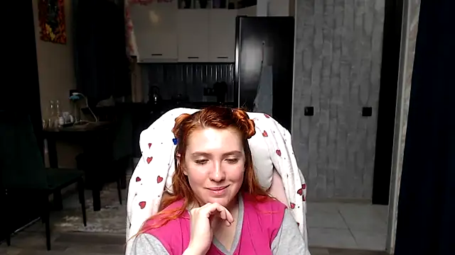 Reginasmilee online show from March 28, 2026, 1:56 pm