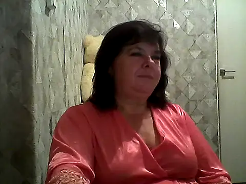 HannahAna39 online show from July 18, 2026, 6:27 pm