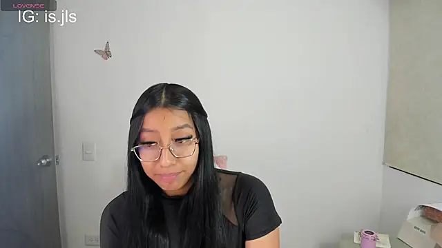 Snapshot of Bella_hart chatting on July 10, 2026, 4:23 am Bella hart online show from July 10, 2026, 4:23 am