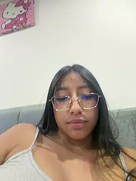 Snapshot of Bella_hart chatting on July 9, 2026, 4:02 am Bella hart online show from July 9, 2026, 4:02 am