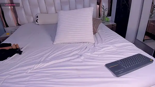 Snapshot of SarahPreston chatting on January 8, 2025, 10:16 pm SarahPreston online show from January 8, 2025, 10:16 pm