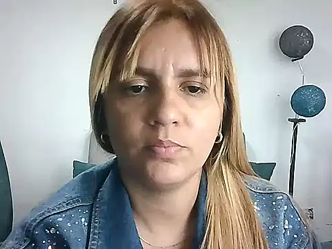 Snapshot of Asly- chatting on July 16, 2026, 12:07 am Asly- online show from July 16, 2026, 12:07 am