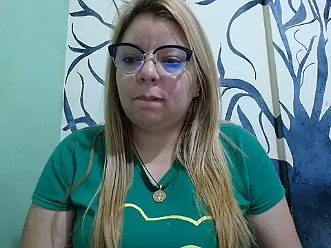 Snapshot of Lunay_Hot chatting on July 11, 2026, 8:25 am Lunay Hot online show from July 11, 2026, 8:25 am