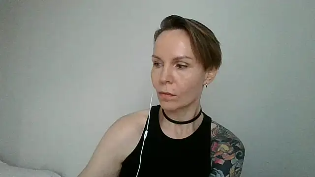 SunKissedxx online show from June 25, 2026, 3:50 pm