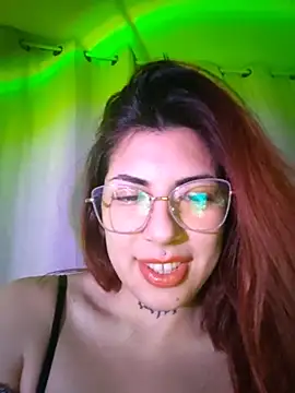 Snapshot of Amyvelvett chatting on August 8, 2026, 1:01 am Amyvelvett online show from August 8, 2026, 1:01 am