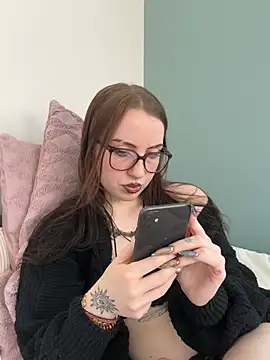 Ellie Whitfield online show from July 8, 2026, 1:23 pm