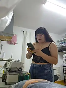 Snapshot of Louise_0105 chatting on June 30, 2026, 5:18 am Louise 0105 online show from June 30, 2026, 5:18 am