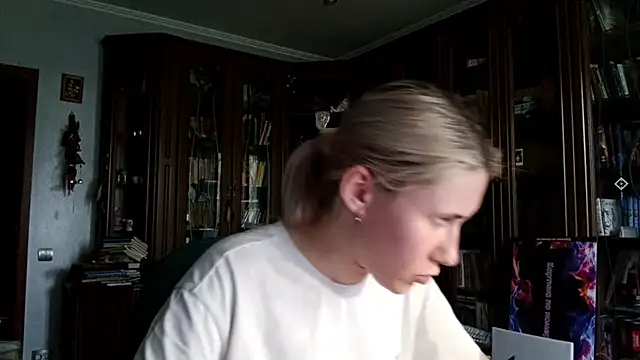 Snapshot of KellyOutdoor chatting on June 29, 2026, 8:54 am KellyOutdoor online show from June 29, 2026, 8:54 am