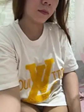nhungbaby12 online show from July 4, 2026, 8:57 pm