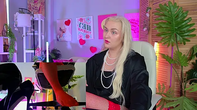 Snapshot of AmelieRowan chatting on July 15, 2026, 2:02 pm AmelieRowan online show from July 15, 2026, 2:02 pm