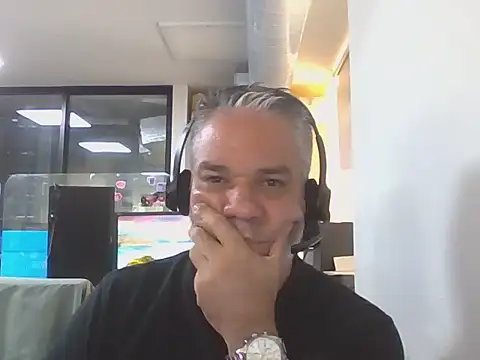 RoberthZ84 online show from July 3, 2026, 7:42 pm