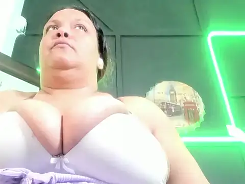 Snapshot of DubraskaBella chatting on July 13, 2026, 2:16 pm DubraskaBella online show from July 13, 2026, 2:16 pm
