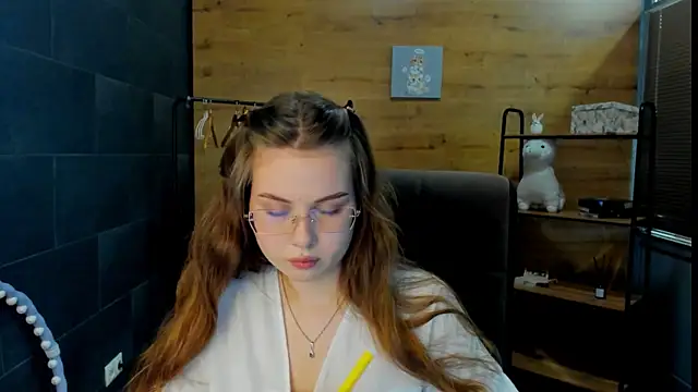 Snapshot of KellyyPalmer chatting on July 16, 2026, 8:55 am KellyyPalmer online show from July 16, 2026, 8:55 am