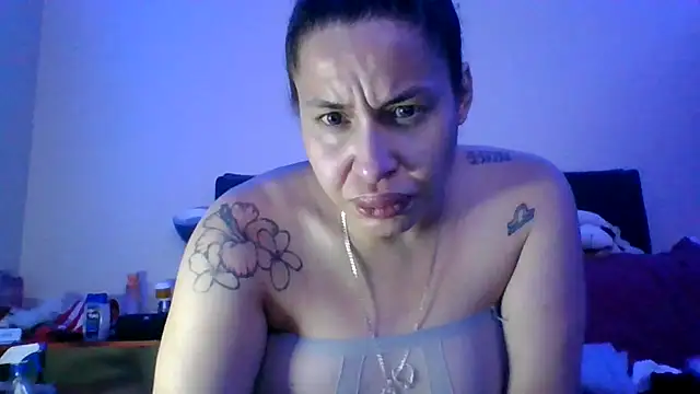 imisamoore69 online show from November 17, 2025, 7:34 am