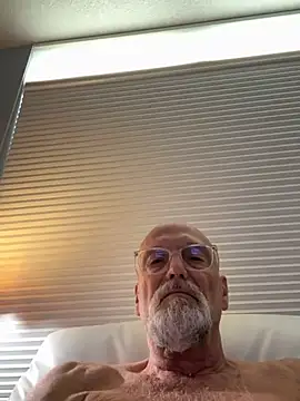 Snapshot of Bicountryfarmer chatting on July 18, 2026, 2:25 pm Bicountryfarmer online show from July 18, 2026, 2:25 pm