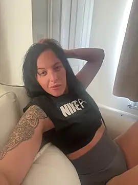 Snapshot of Lucy-White-69 chatting on July 8, 2026, 1:45 pm Lucy-White-69 online show from July 8, 2026, 1:45 pm
