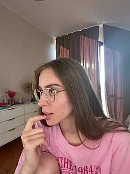 IsabellaStarglow online show from July 15, 2026, 3:52 pm