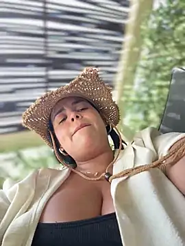 Snapshot of AliceStarshine chatting on December 19, 2025, 5:59 pm AliceStarshine online show from December 19, 2025, 5:59 pm