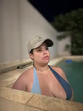 Snapshot of AliceStarshine chatting on December 13, 2025, 8:04 pm AliceStarshine online show from December 13, 2025, 8:04 pm