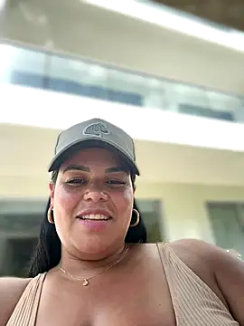 Snapshot of AliceStarshine chatting on December 17, 2025, 6:35 pm AliceStarshine online show from December 17, 2025, 6:35 pm