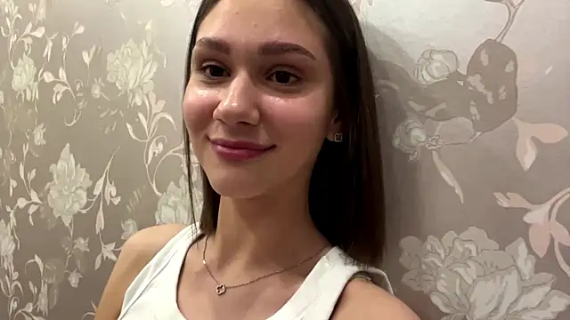 SmileEveryDays online show from July 4, 2026, 8:13 pm