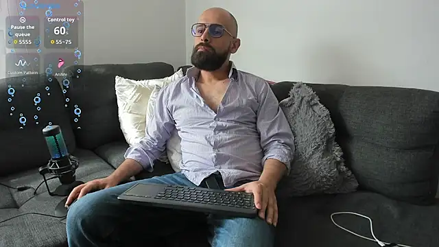 Snapshot of ezequiel_mobland chatting on July 8, 2026, 1:23 pm ezequiel mobland online show from July 8, 2026, 1:23 pm