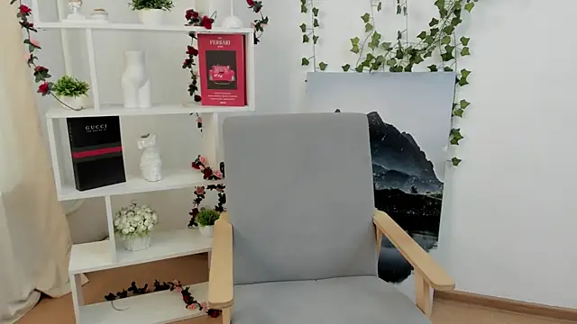 JulietNarez online show from July 7, 2026, 7:23 am