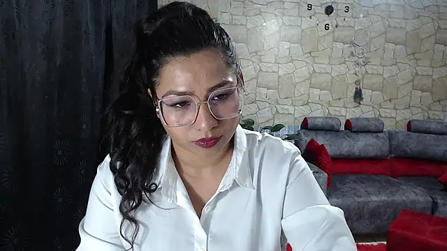 Snapshot of Almaluna chatting on July 7, 2026, 3:15 pm Almaluna online show from July 7, 2026, 3:15 pm