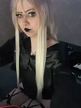 Snapshot of Sindy-Lou chatting on July 9, 2026, 10:31 pm Sindy-Lou online show from July 9, 2026, 10:31 pm