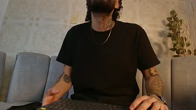 Snapshot of pablo_veelez chatting on July 10, 2026, 11:43 am pablo veelez online show from July 10, 2026, 11:43 am