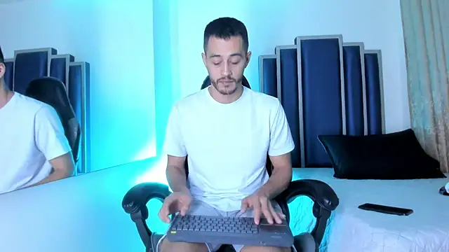 Damiam 23 online show from July 16, 2026, 4:09 am