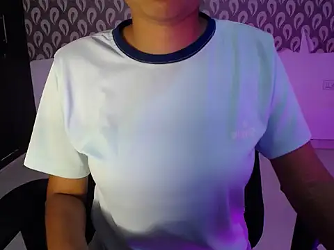 kiaraa 01 online show from July 9, 2026, 7:35 pm