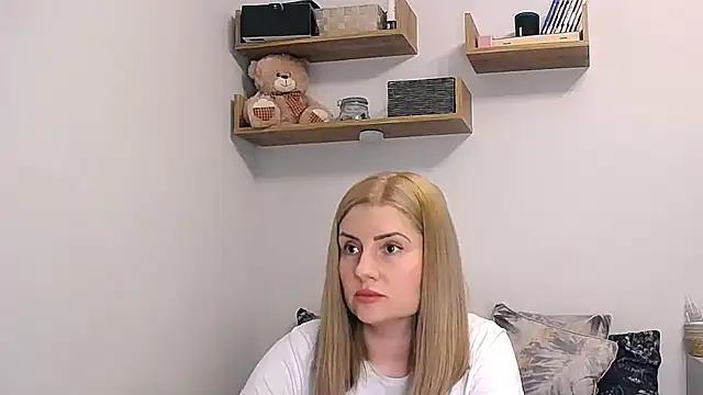 Snapshot of alisenties chatting on May 17, 2026, 2:39 pm alisenties online show from May 17, 2026, 2:39 pm