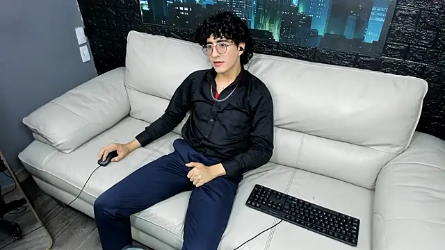 ElliotNoir online show from July 15, 2026, 6:37 pm