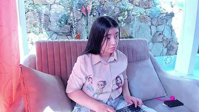 CarolineSoliz online show from July 16, 2026, 8:17 pm