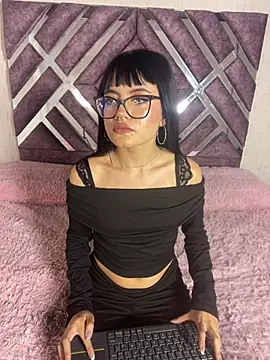 Saphira Pink online show from July 17, 2026, 5:54 pm