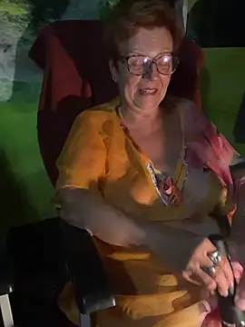 Snapshot of Yvonne-A chatting on July 20, 2026, 8:33 pm Yvonne-A online show from July 20, 2026, 8:33 pm