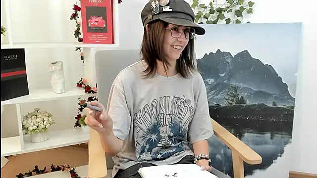 ZoilaSydnes online show from July 24, 2026, 4:41 am