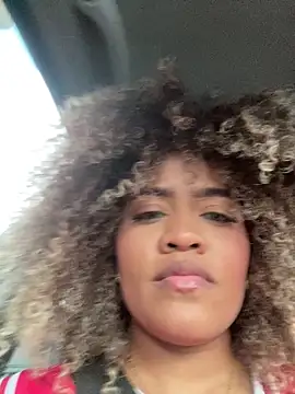 Snapshot of riri_brunnete chatting on March 2, 2025, 7:52 pm riri brunnete online show from March 2, 2025, 7:52 pm