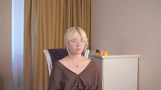 ErlineKaszinski online show from July 25, 2026, 1:50 pm