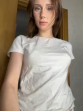 LilyLun online show from July 25, 2026, 11:38 am