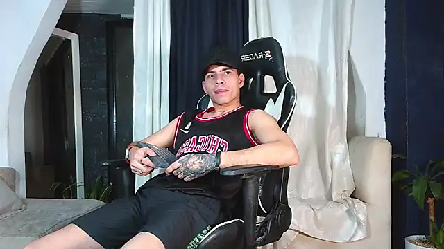 Dereek hott online show from July 23, 2026, 7:49 am